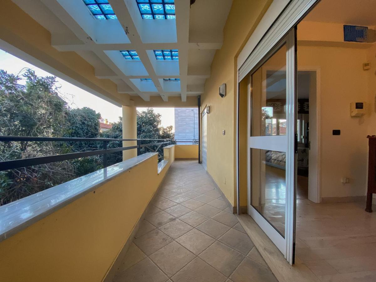 Blue Door Hostel Тирана Экстерьер фото