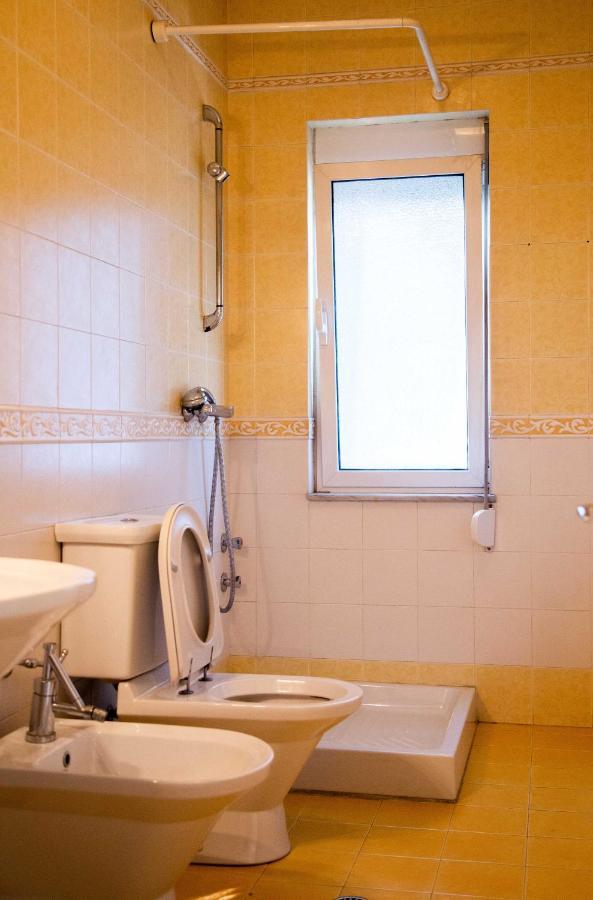 Blue Door Hostel Тирана Экстерьер фото