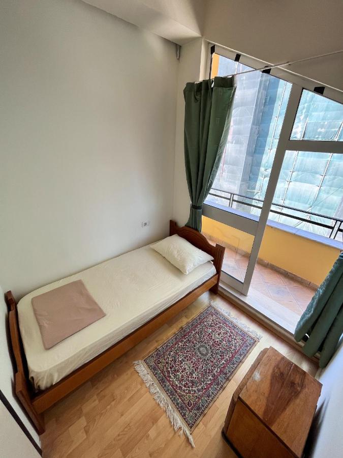 Blue Door Hostel Тирана Экстерьер фото