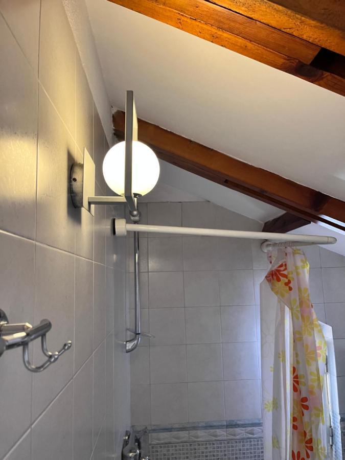 Blue Door Hostel Тирана Экстерьер фото