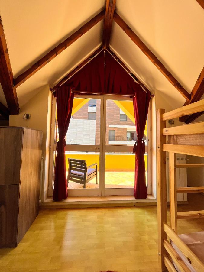 Blue Door Hostel Тирана Экстерьер фото