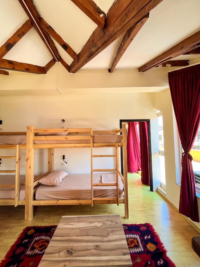 Blue Door Hostel Тирана Экстерьер фото