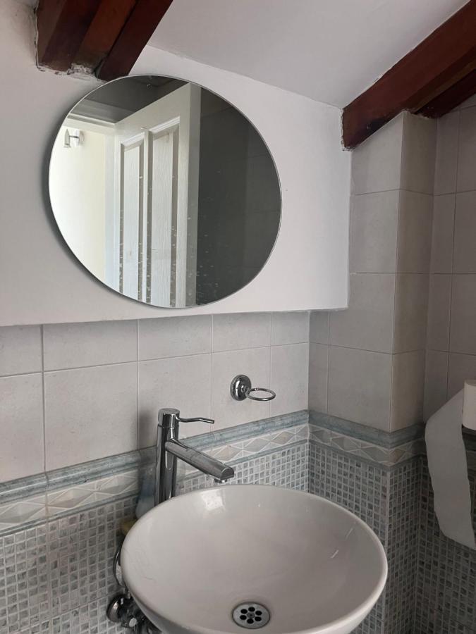 Blue Door Hostel Тирана Экстерьер фото