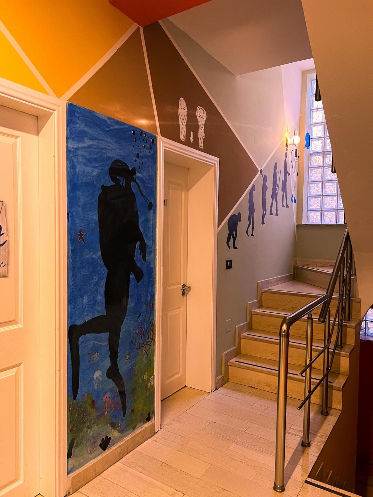 Blue Door Hostel Тирана Экстерьер фото