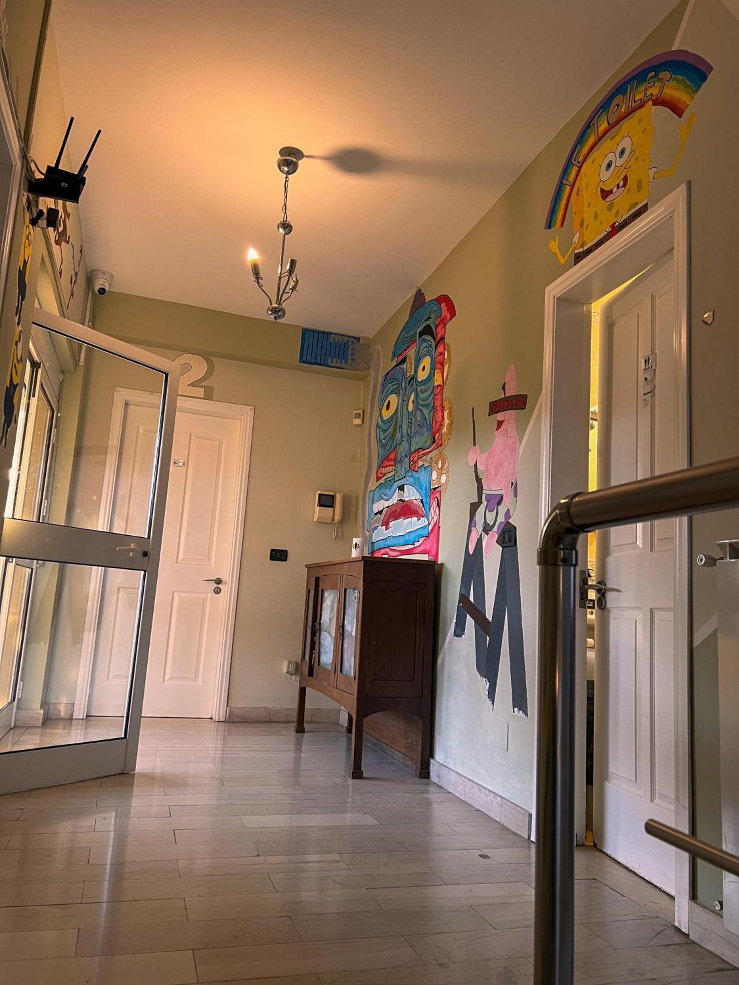 Blue Door Hostel Тирана Экстерьер фото