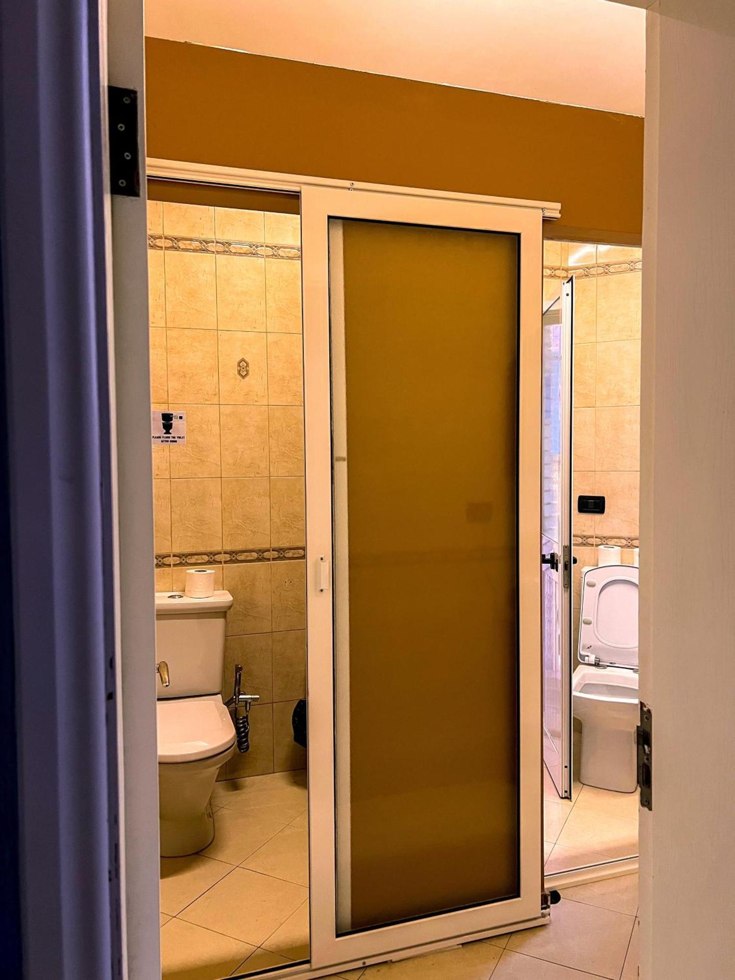Blue Door Hostel Тирана Экстерьер фото