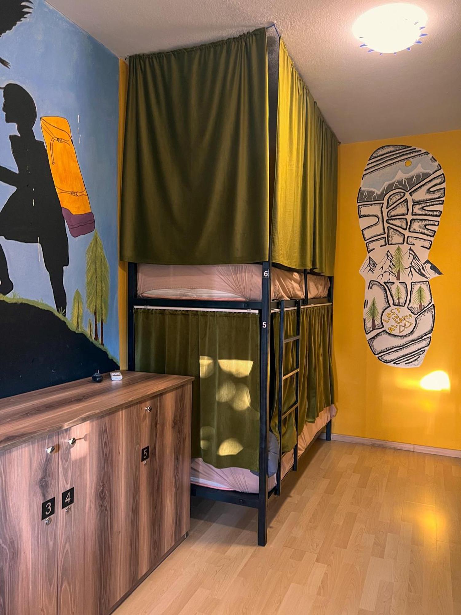Blue Door Hostel Тирана Экстерьер фото